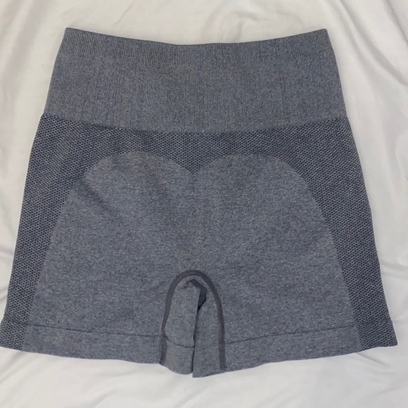 High Waist Seamless Gym Shorts - Picture 2 of 5